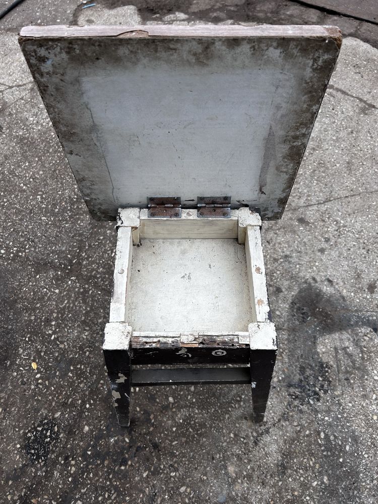 Taboret kuchenny ze schowkiem vintage