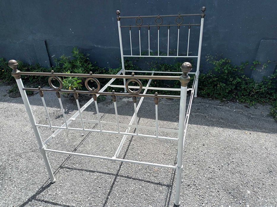 Camas antigas em bom estado