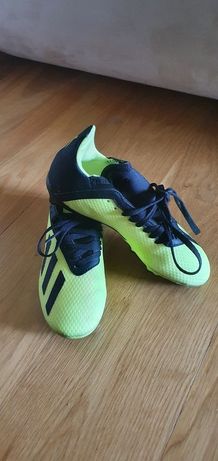 Buty do piłki dla chłopca (korki) z firmy Adidas rozm.33