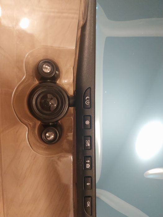 Kamera samochodowa z lusterkiem wstecznym