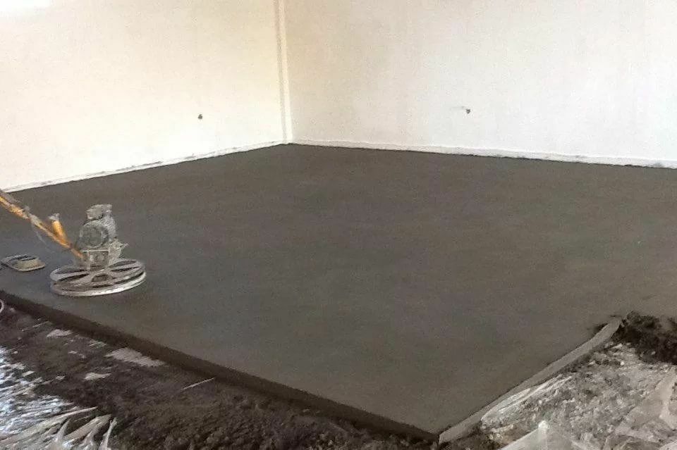 бетонна напівсуха стяжка,машинна стяжка підлог за один день