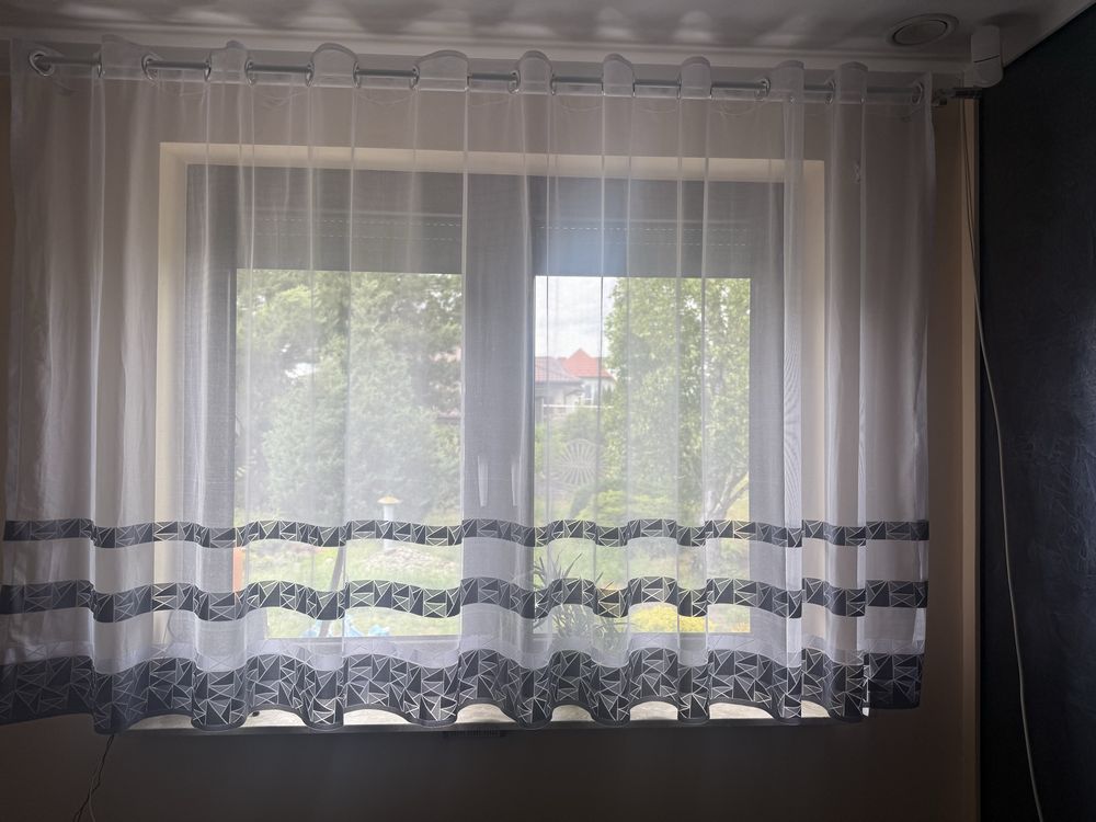 Firany bialo - szare do parapetu