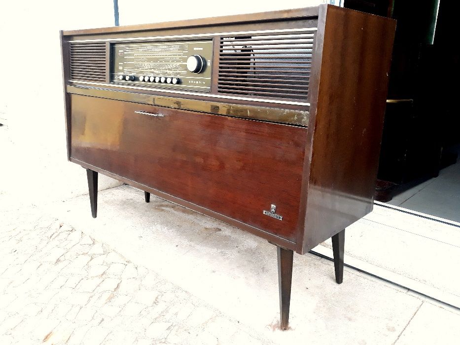 Aparador Rádio gira discos grundig vintage 118comp X 36prof X 80alt