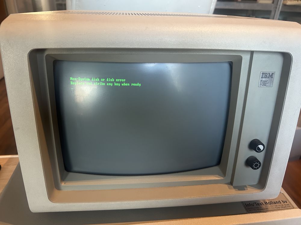 IBM 5160 . Monitor 5151, klawiatura XT F