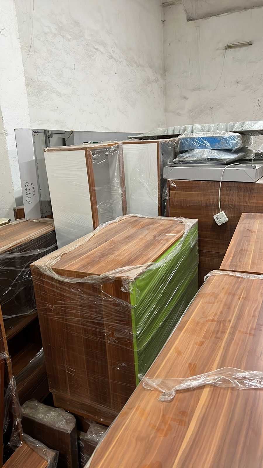 Розпродаж меблів та  все обладнання для  аптек/магазинів