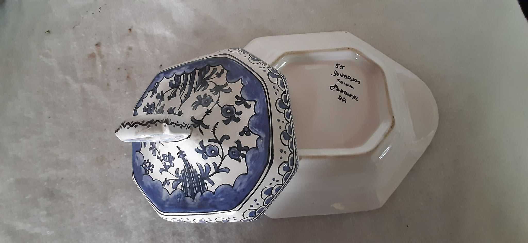 Manteigueira em porcelana, pintada à mão