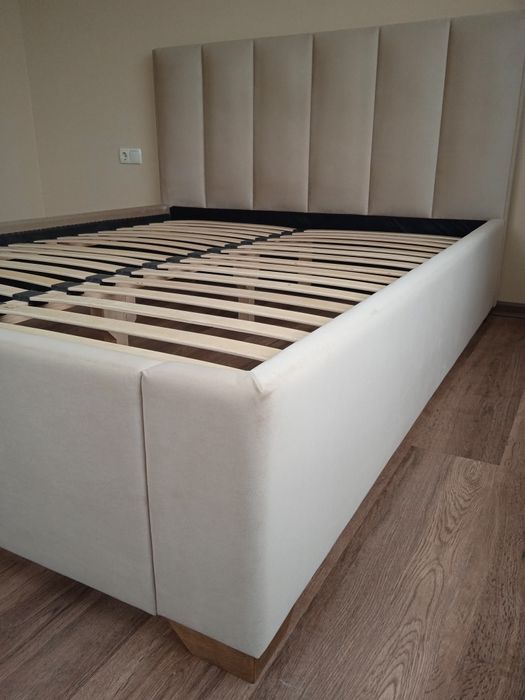 Двоспальне ліжко