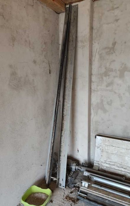 Sprzedam drzwi garażowe do garażu ze stelażem 2 wys. x 2,5 m szer.