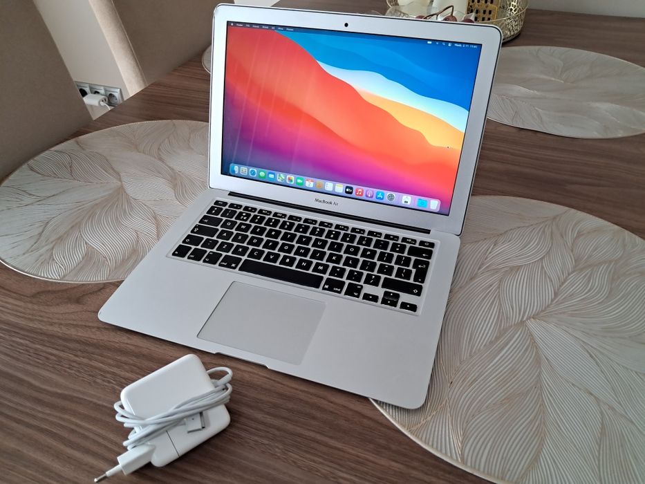 MacBook Air 13-calowy Intel i5 dysk SSD ekran IPS 4GB ram A1466