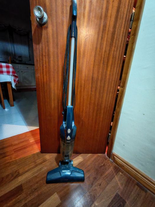 Aspirador vertical com fio