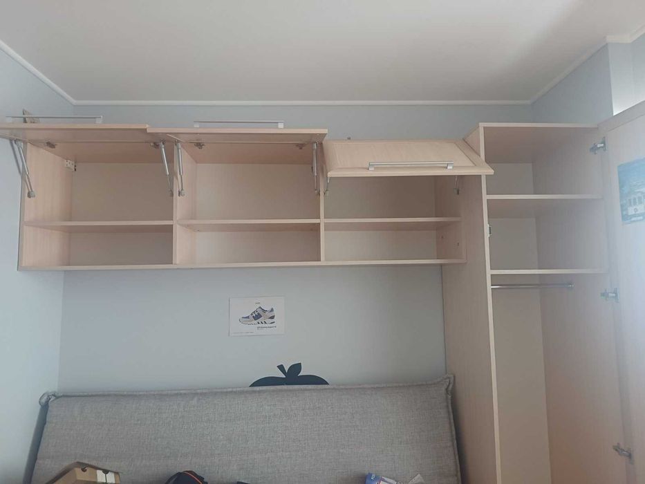 Меблі світлі, шафа, тумба з шухлядами, стіл письмовий