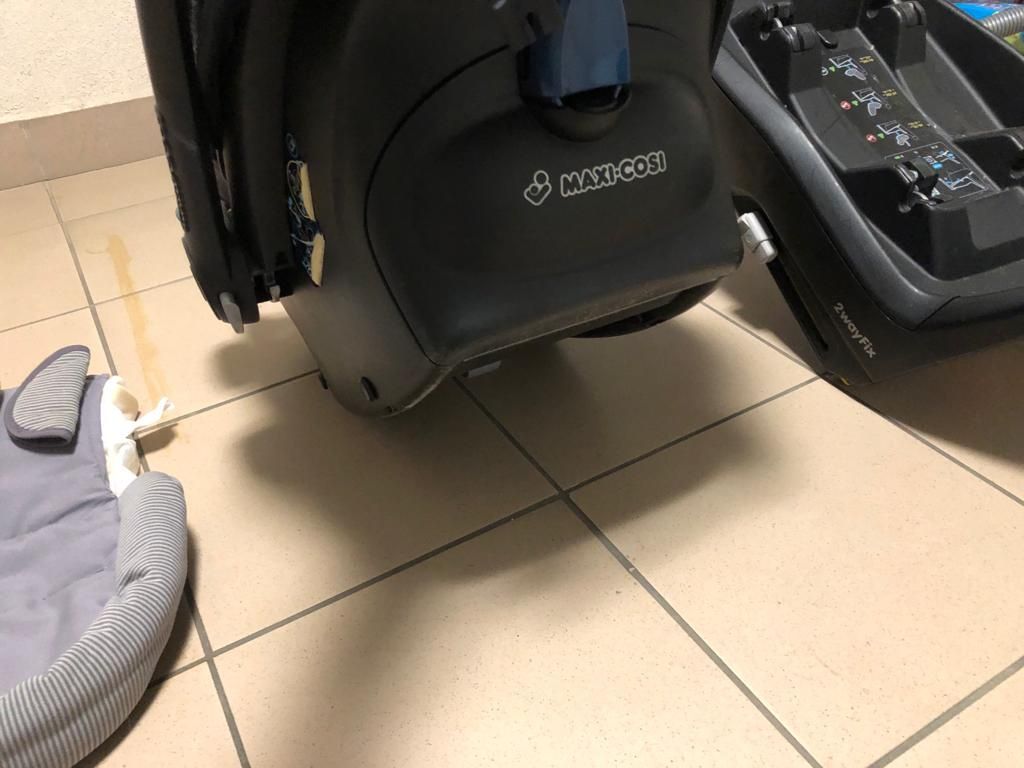 Baza 2way fix + Fotelik maxi cosi cabriofix 0-13 kg