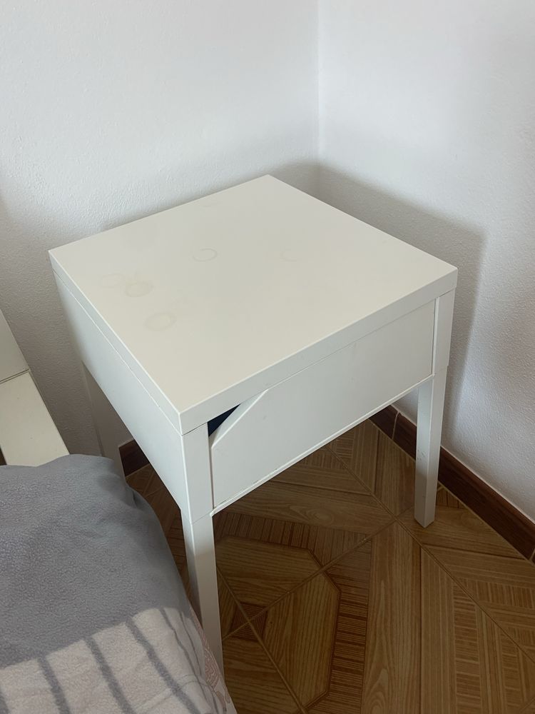 Mesa de cabeceira