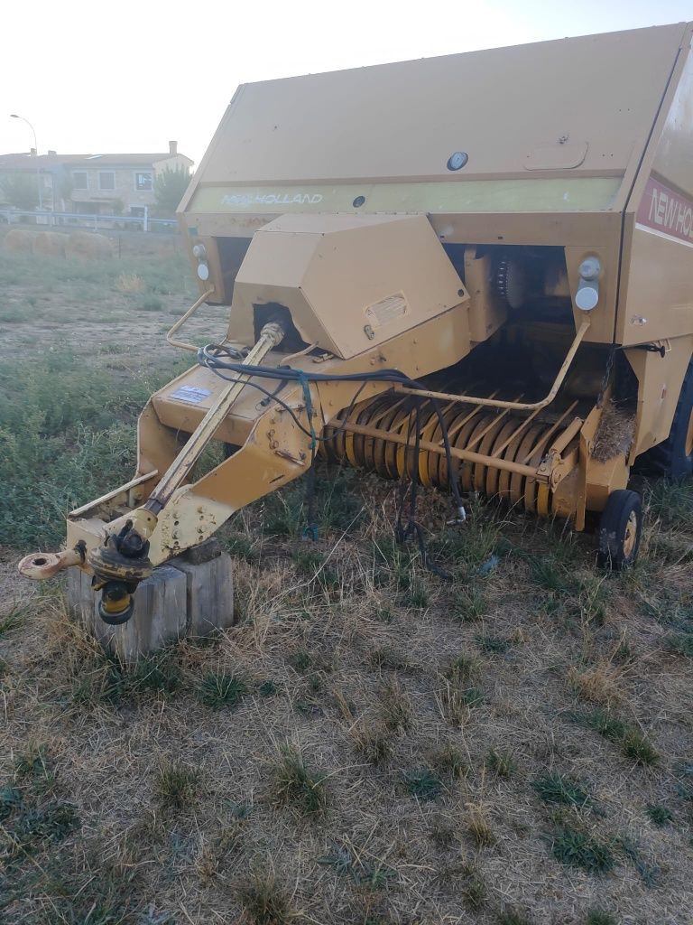 Enfardadeira New Holland D1000
