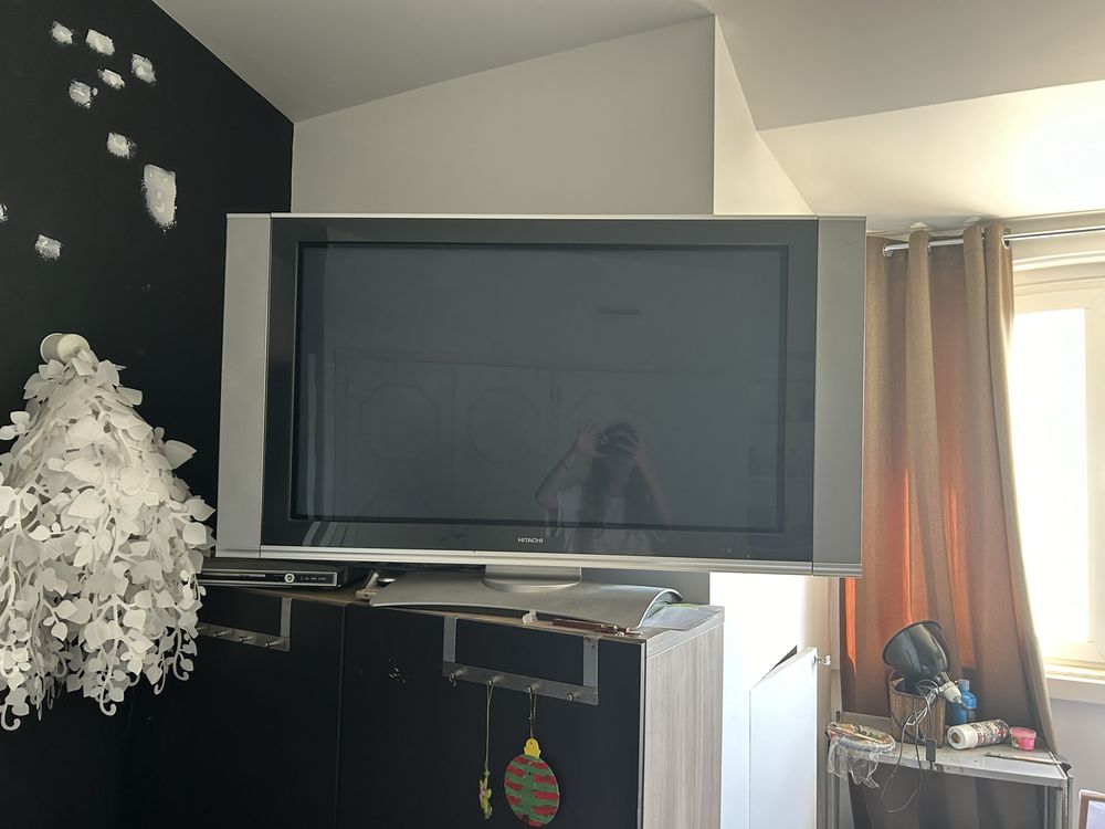 Hitachi TV slightly used