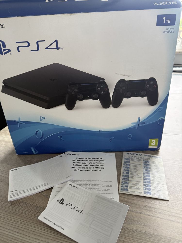 Sony PlayStation 4 PS4 + 2 pady oryginalne + oryginalne pudelko !
