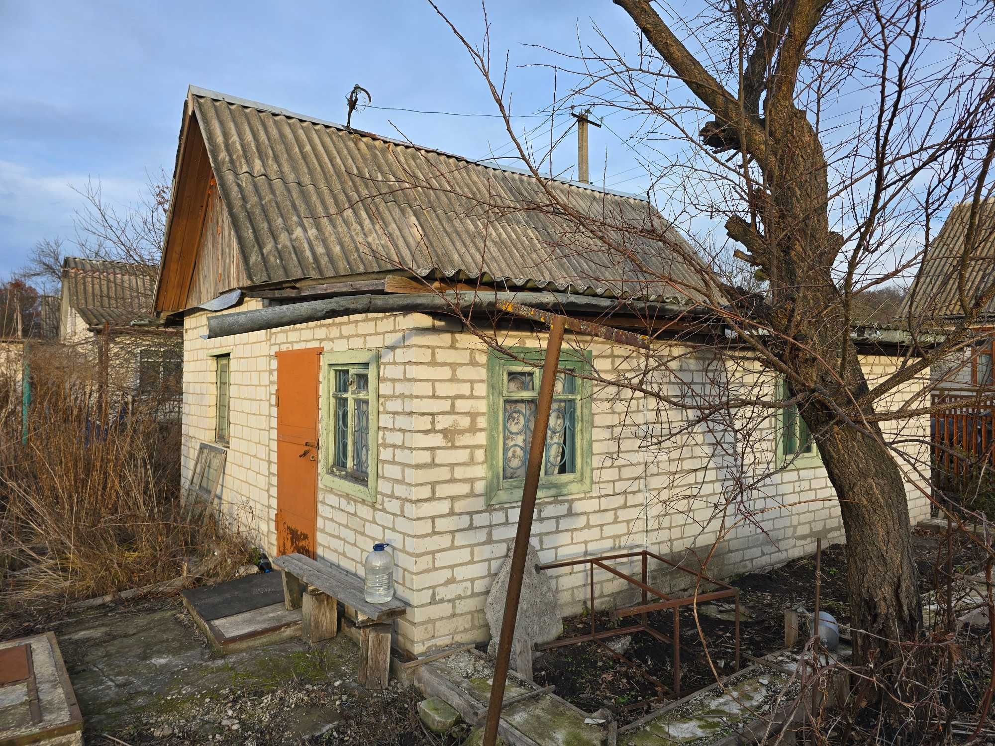 Дачний будиночок біля траси Черкаси-Золотоноша