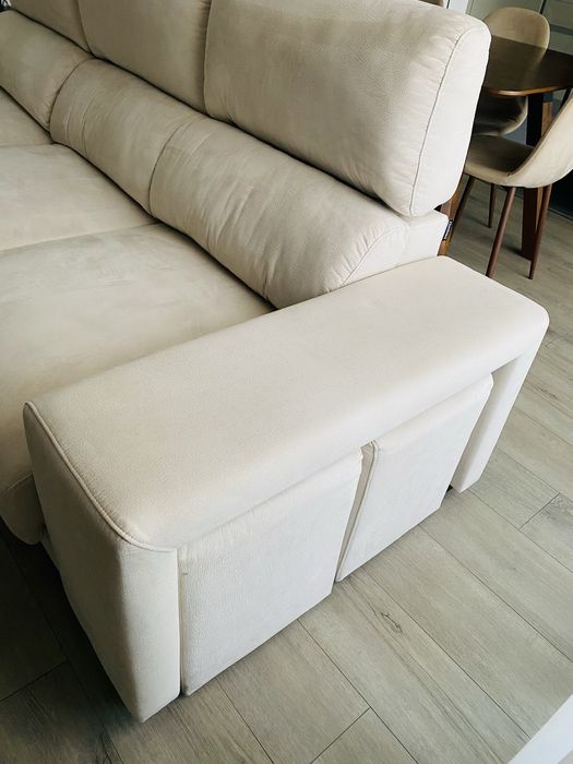 Sofá bege Moviflor (com arrumação)