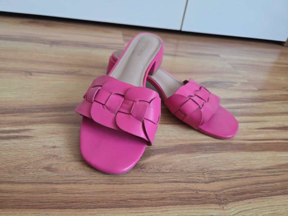 Różowe klapki Wittchen
Różowe klapki Wittchen