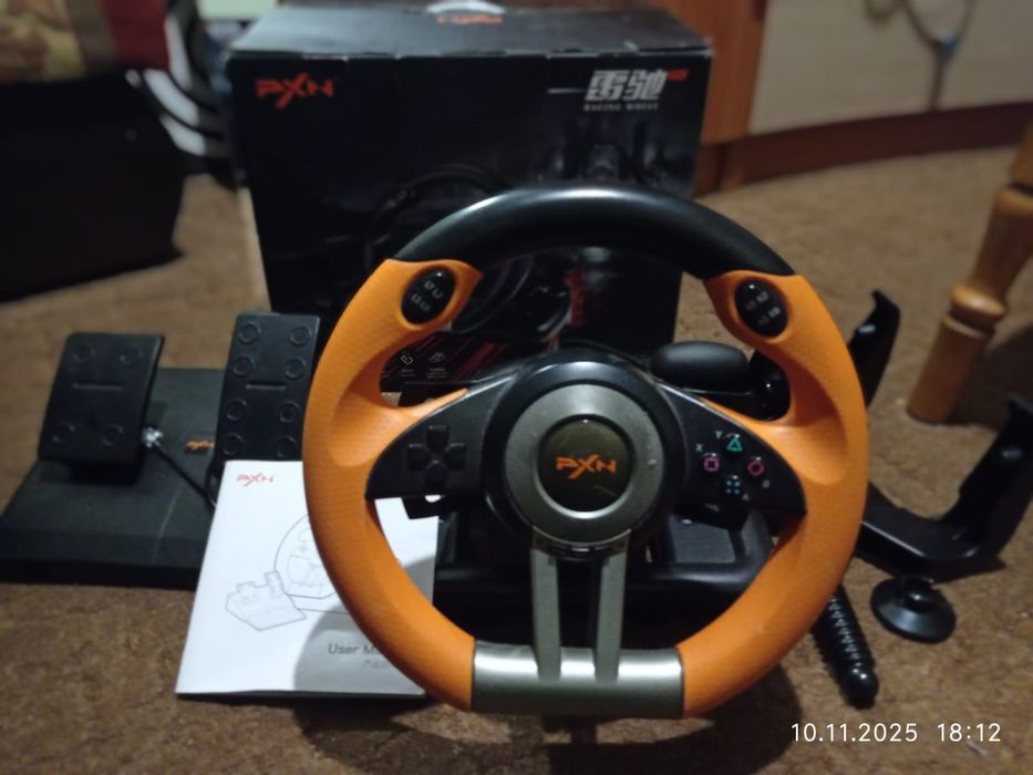 Ігровий руль з педалями