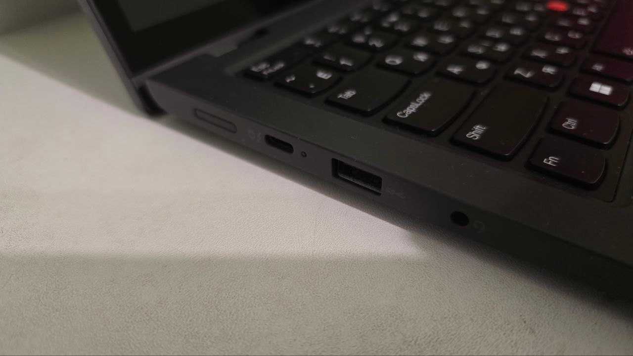 Lenovo Thinkpad Yoga 13 Gen 3 (IPS, i5 1235U, 16 GB RAM, 1 TB SSD)