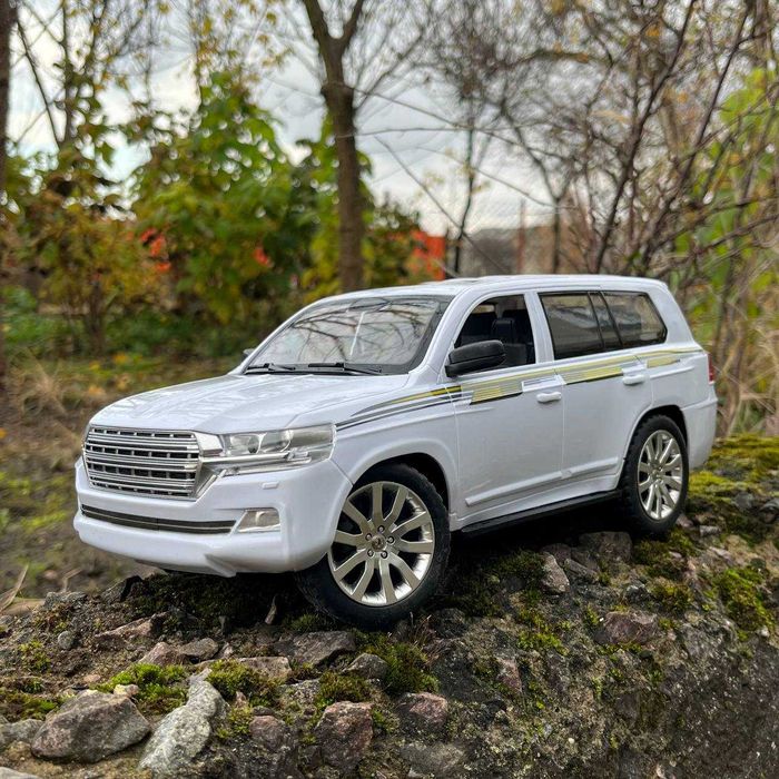 Дитяча радіокерована машинка Toyota на пульті іграшковий джип Крузак