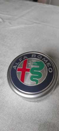 emblemat znak przedni atrapy Alfa Romeo Stelvio Giulia