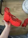 Buty na koturnie