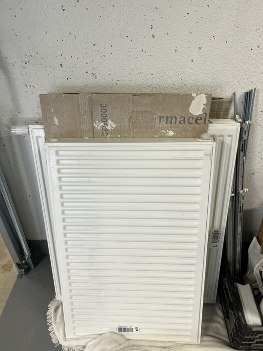 Dwa grzejniki kaloryfery stelrad AN1 22