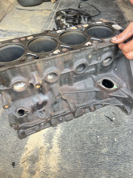 Поршні Колінвали блоки. Опель  Вектра а  Астра ф Кадет1.6 1.3 1.8 2.0