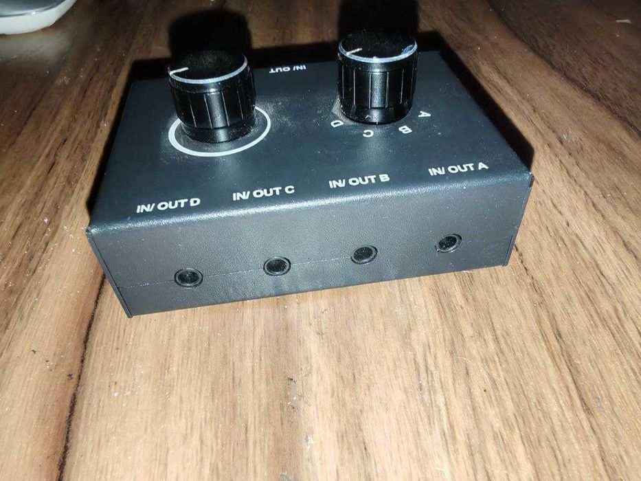 4 канальный стереоаудиопереключатель с разъемом 3,5 мм двунаправленный