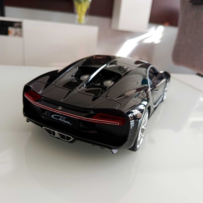 Duży samochód na sterowanie Bugatti Chiron, scala 1:14, światła