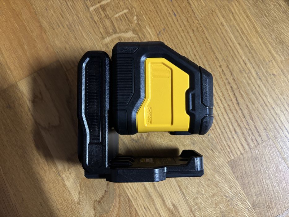 Лінійний лазерний рівень DeWALT DCLE34021N