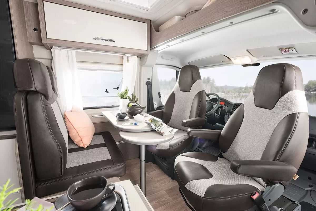 kampervan -automat -adria -ahorn -knaus -półintegra
