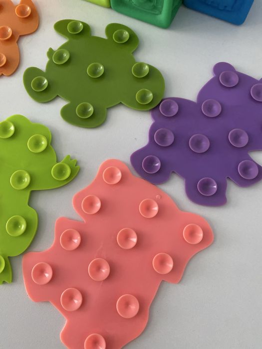 Антиковзні килимки для купання