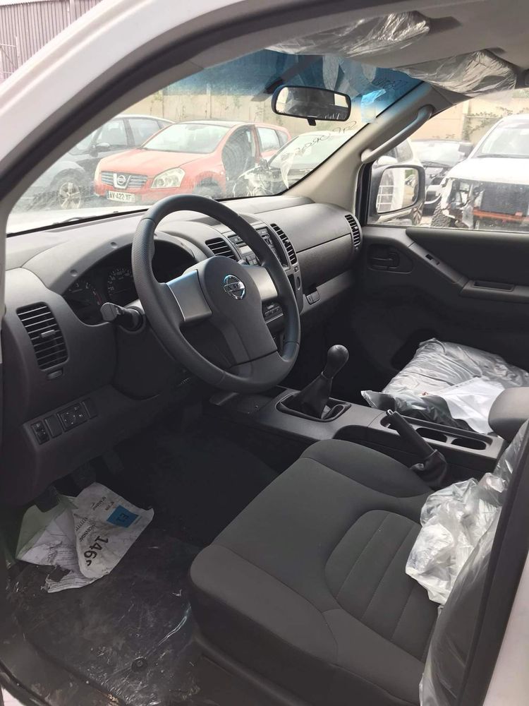 Diveso material de uma Navara D40
