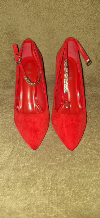 Жіночі  туфлі червоні та чорні