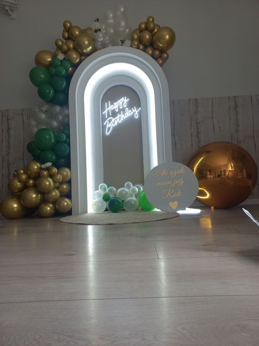 Ścianka balonowa Cyfra 18 napis led