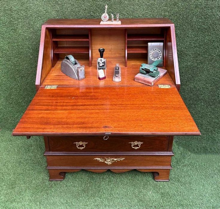 Comoda papeleira antiga, escrivaninha, medidas: 82X46X105 cm