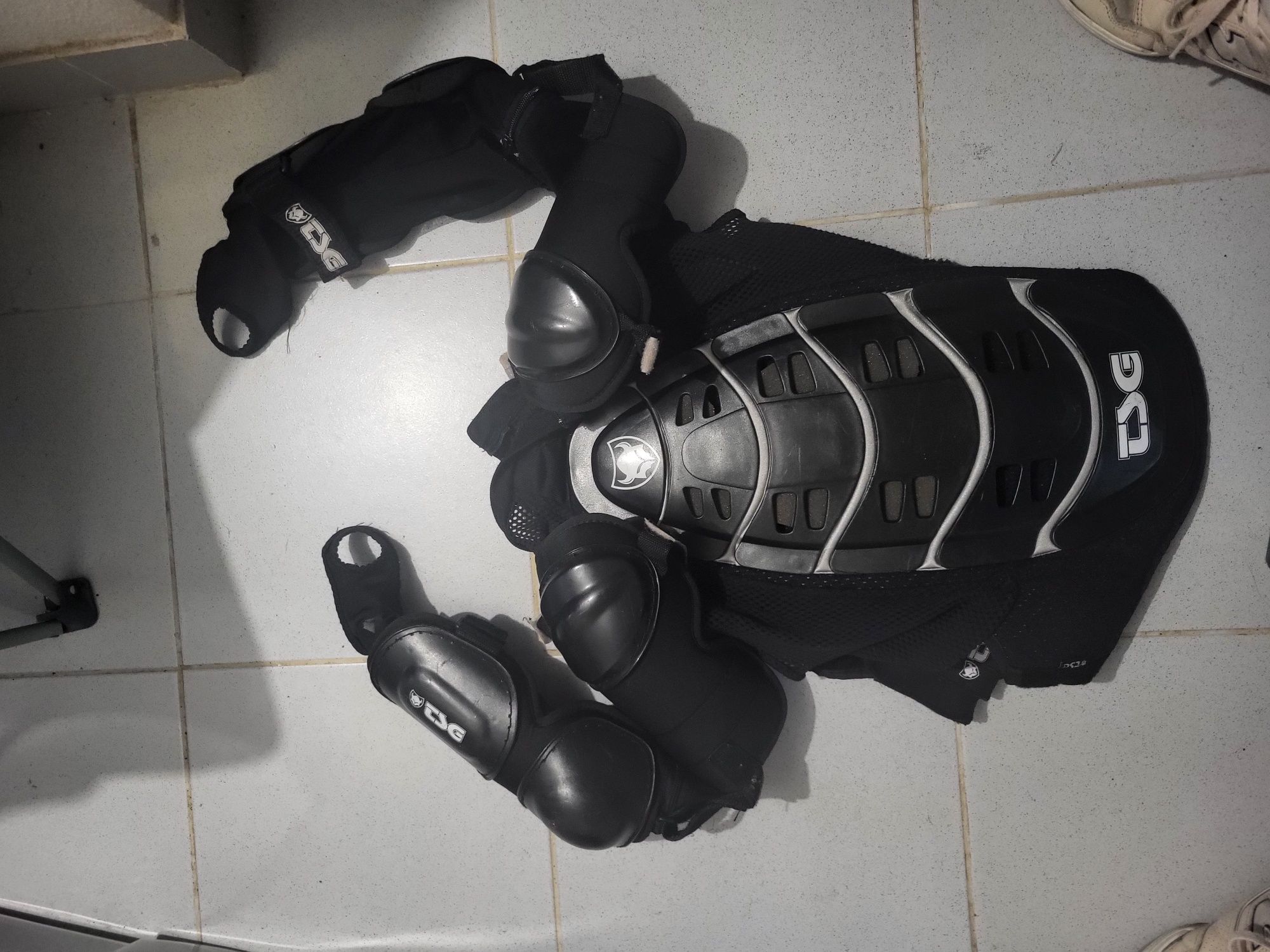Vendo colete de proteção Thor,Ideal para Downhill, Motocross, Enduro