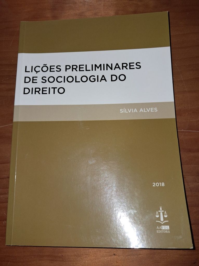 Diversos livros de Direito