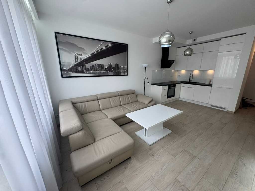 Nowoczesne mieszkanie / 3 pokoje z balkonem i widokiem na jezioro