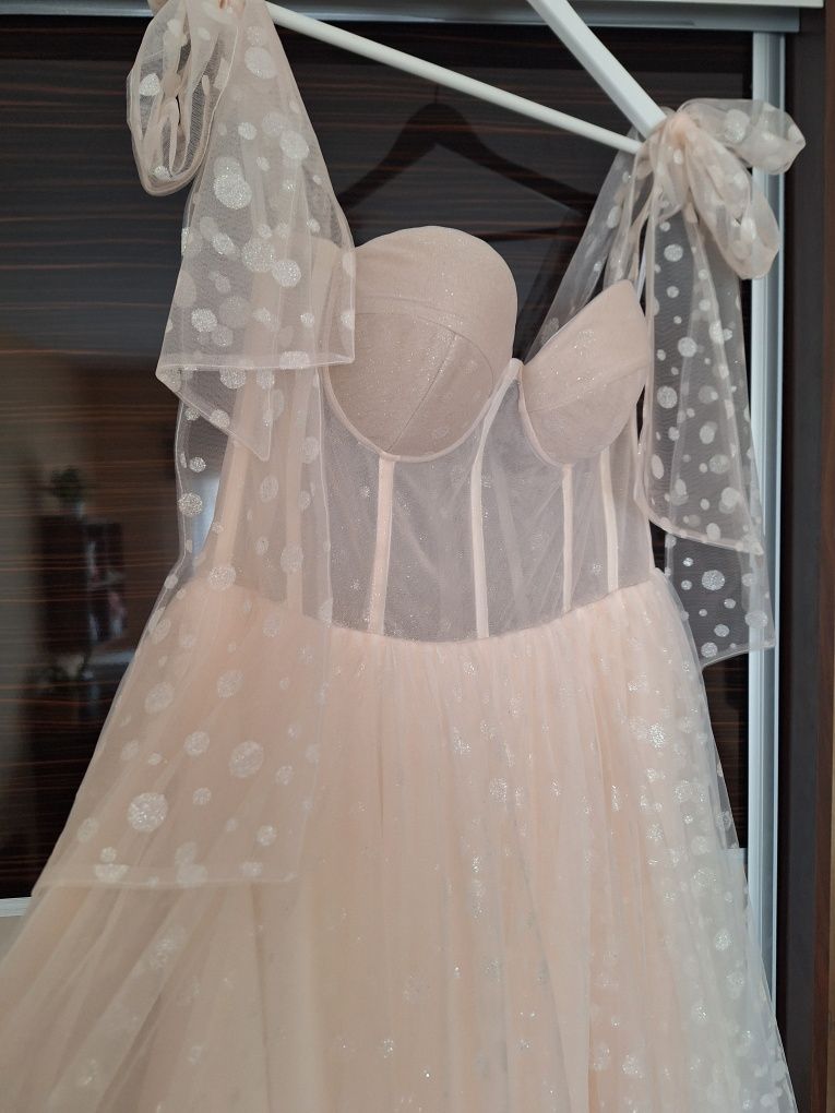 Suknia ślubna brzoskwiniowa