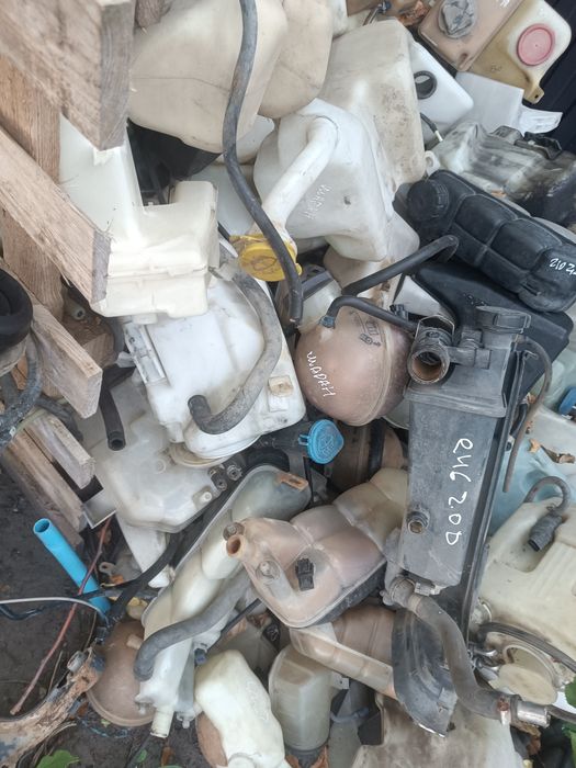 Бачок гур омивача антифризу марки авто в описі