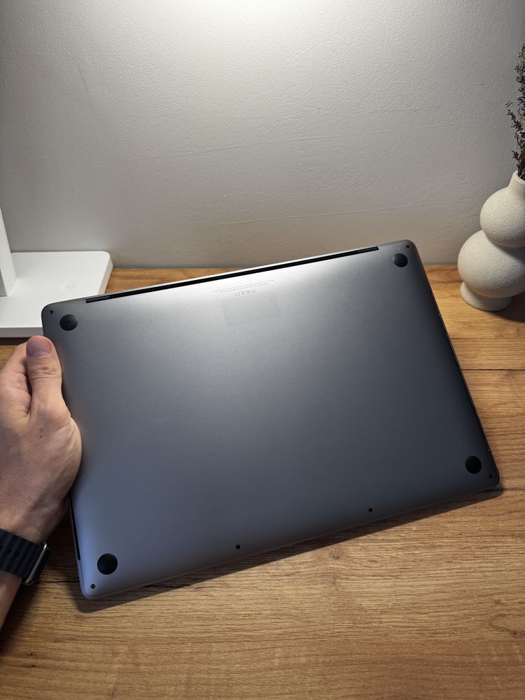 MacBook Pro 16 2019 i9 32Gb 1Tb Radeon 5500 4Gb 82%