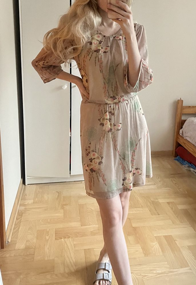 Sukienka M we wzór beżowa elegancka wizytowa