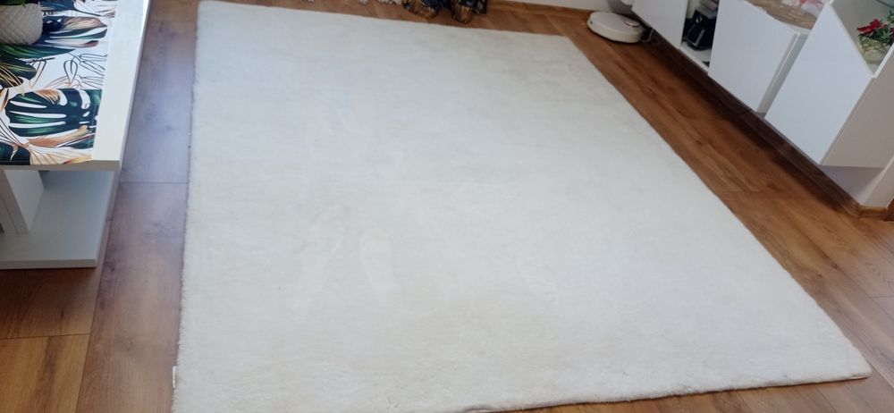 Sprzedam dywan biały