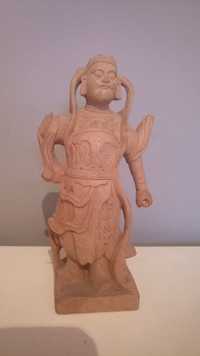 Drewniana figurka chińskiego wojownika