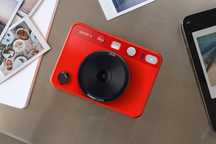 Nowy aparat Leica Sofort 2 – Czerwony