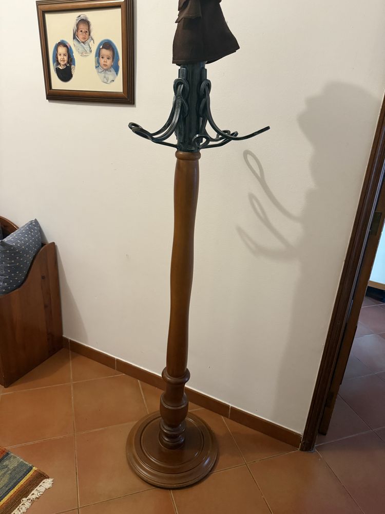 Cabide madeira cerejeira maciça e ferro forjado 1.70 mt